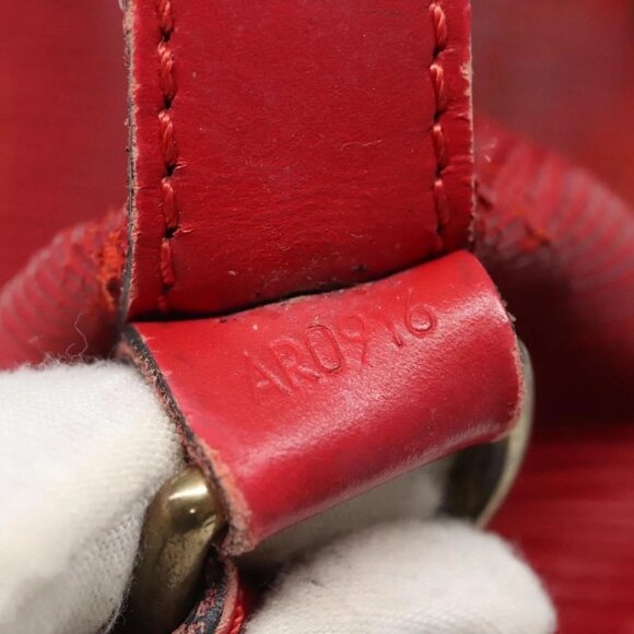 LOUIS VUITTON Epi Petit Noe Shoulder Bag Red M44107 LV Auth 129608 - Picture 10 of 16